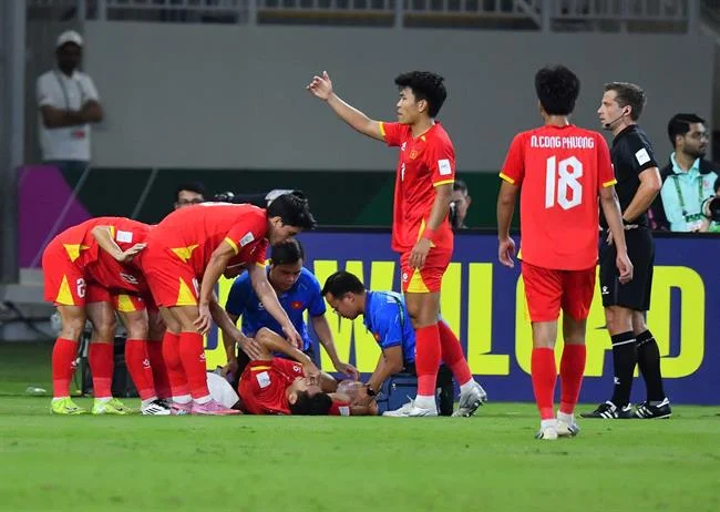 Hình ảnh minh họa việc quản lý vốn cược thông minh, với biểu đồ tài chính và đồng tiền, nhấn mạnh cá cược an toàn tại f1686 Đá Gà.
